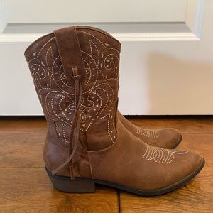 Madden Girl brown cowgirl boots